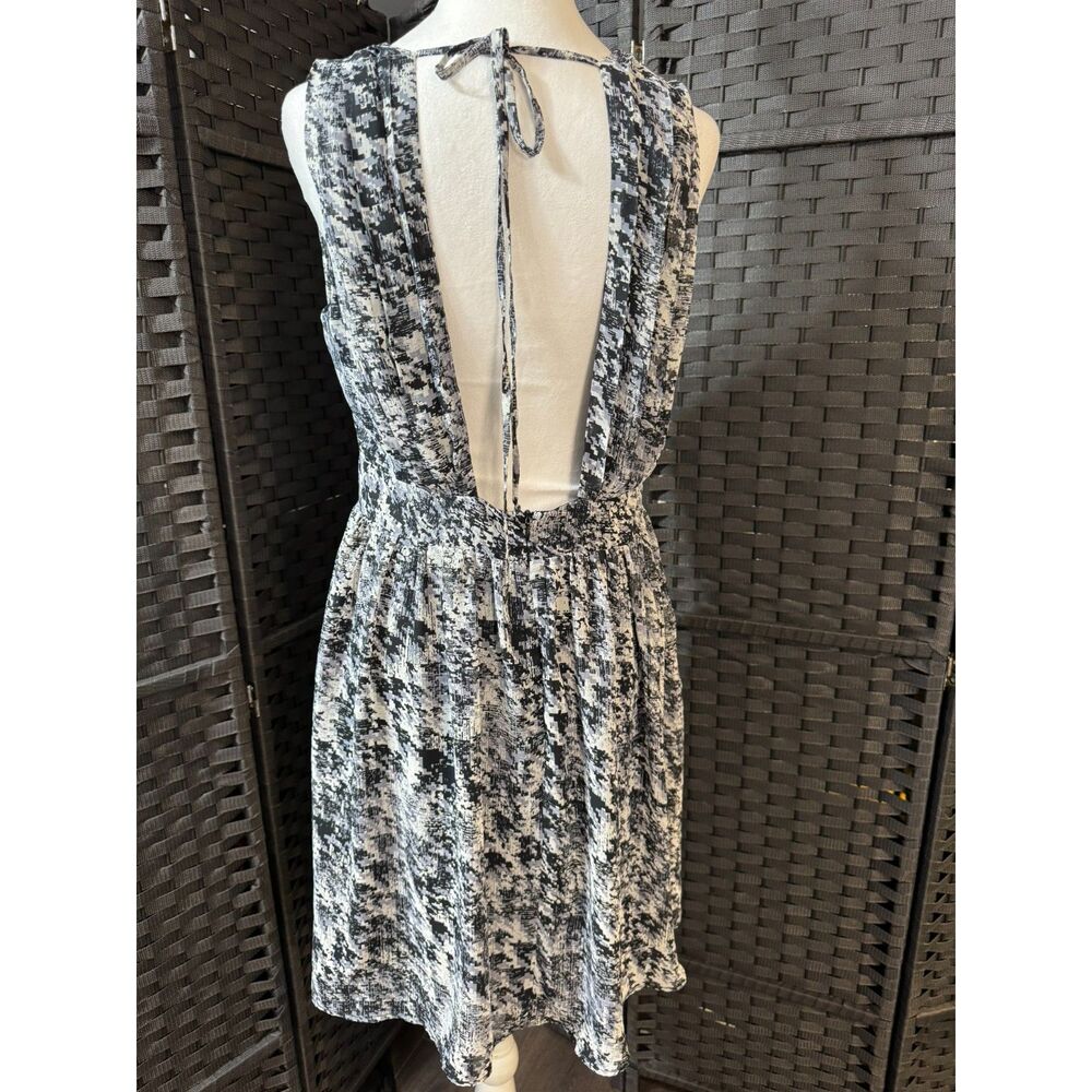 Lavender Brown Sleeveless Open Back Dress Size L Black White Abstract Print NWOT - Picture 2 of 5